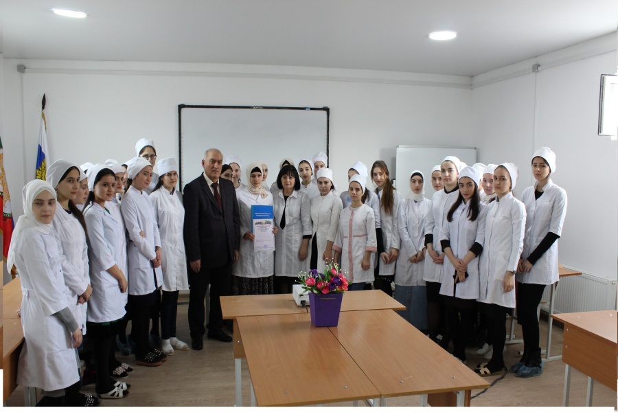 Встреча студентов с Дадаевым Ибрагимом Надирбеговичем -  председателям Территориальной избирательной комиссии г. Хасавюрт.