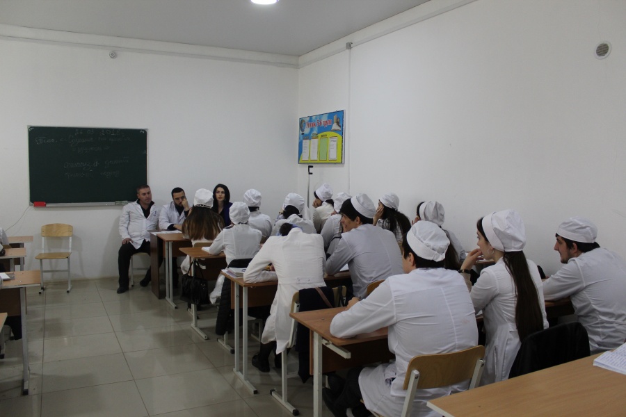 Встреча студентов  "Медицинского колледжа" г. Хасавюрт с представителями центра «Здоровья».