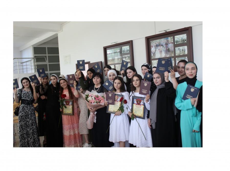 Вручение диплома - заветная мечта каждого студента.