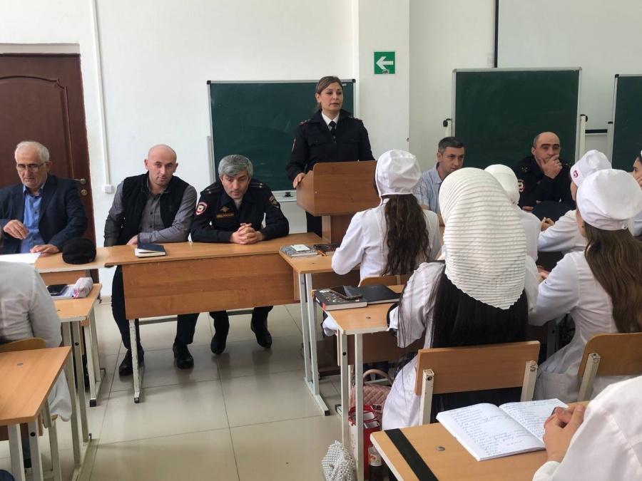 Встреча студентов с сотрудниками ОВД по г. Хасавюрт с целью профилактики правонарушений и воспитания правовой культуры молодежи.