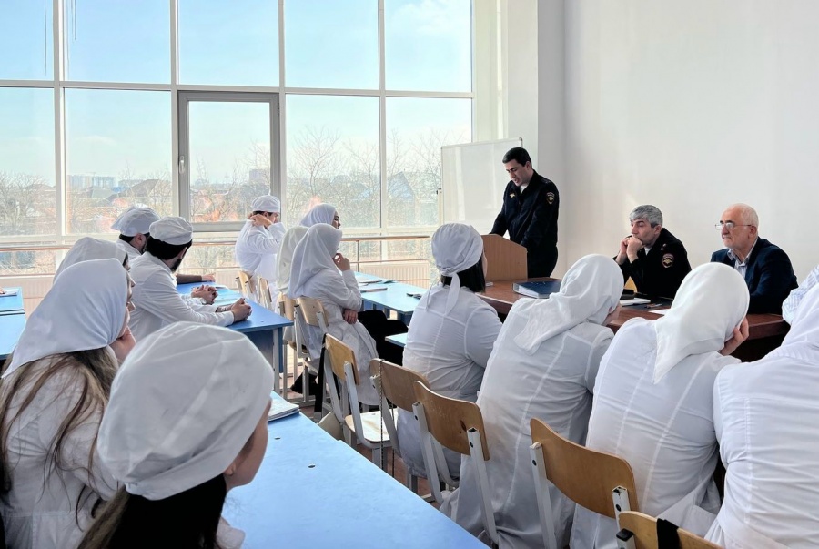 Встреча сотрудников ОМВД России по г.Хасавюрт со студентами.