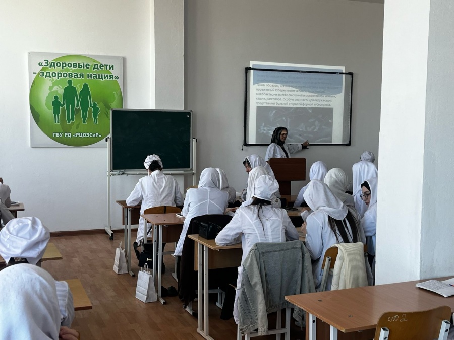 Ежегодно 24 марта отмечается Всемирный день борьбы с туберкулёзом. В ПОАНО "Медицинский колледж" г. Хасавюрт состоялась беседа, посвящённая этой теме.