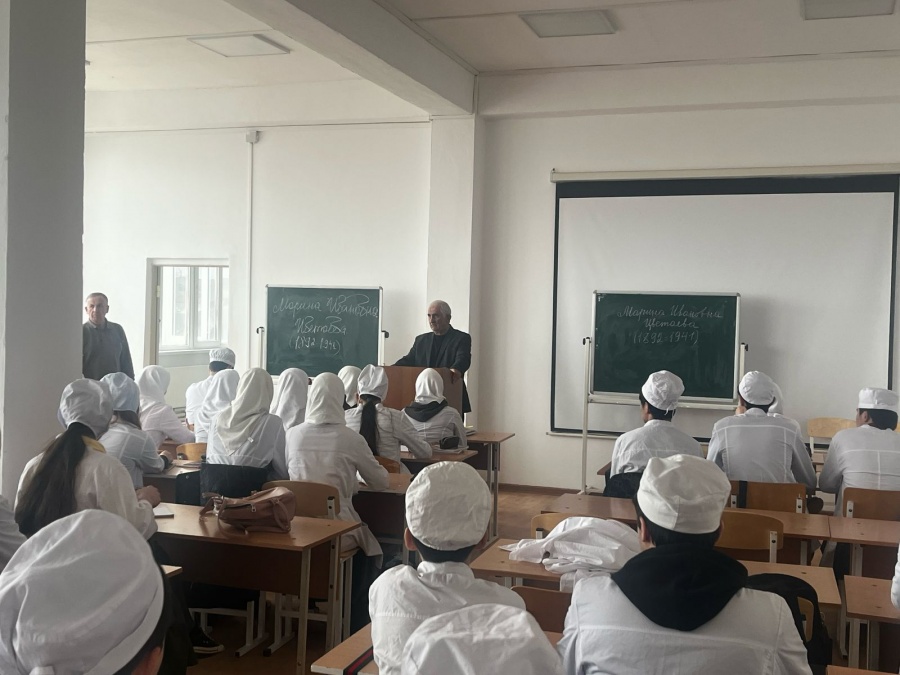 В Медицинском колледже «ПОАНО» г.Хасавюрт прошло мероприятие со студентами 1 – го курса отделения лечебное дело на тему: «Мораль и нравственность. Нравственные общечеловеческие ценности»