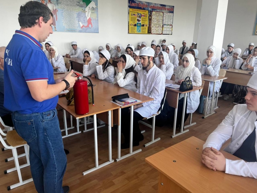 7 апреля в ПОАНО «Медицинский колледж»г.Хасавюрт состоялся открытый урок по безопасности жизнедеятельности на тему :«Пожарная безопасность в колледже»