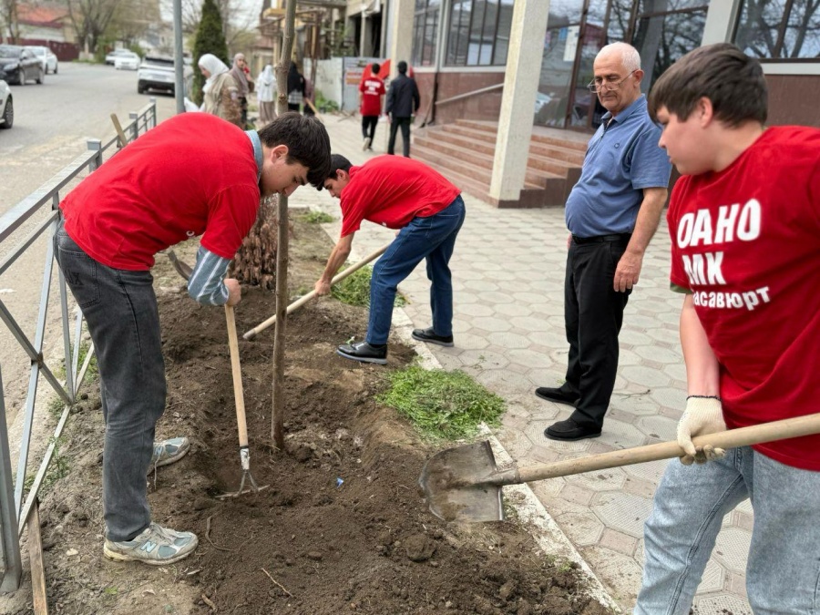 Участие в акции «Посади 80 деревьев»
