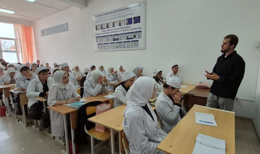 ВСТРЕЧА СТУДЕНТОВ С СОТРУДНИКОМ ОТДЕЛА ПРОСВЕЩЕНИЯ МУФТИЯТА РЕСПУБЛИКИ