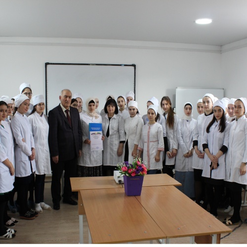 Встреча студентов с Дадаевым Ибрагимом Надирбеговичем -  председателям Территориальной избирательной комиссии г. Хасавюрт.