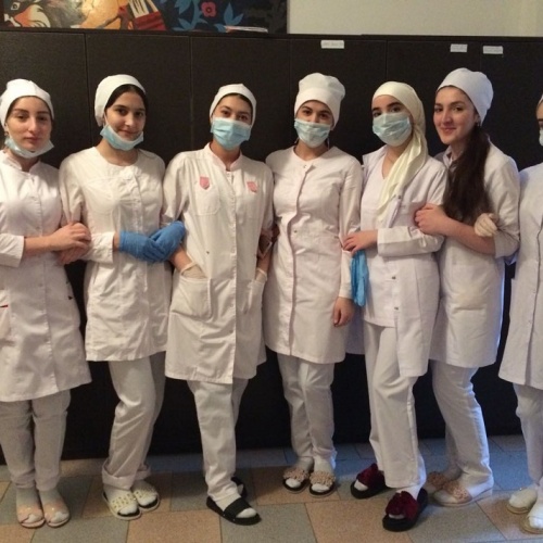 Студенты Медицинского колледжа на производственной практике в Хасавюртовской центральной городской больнице им. Р.П. Аскерханова.