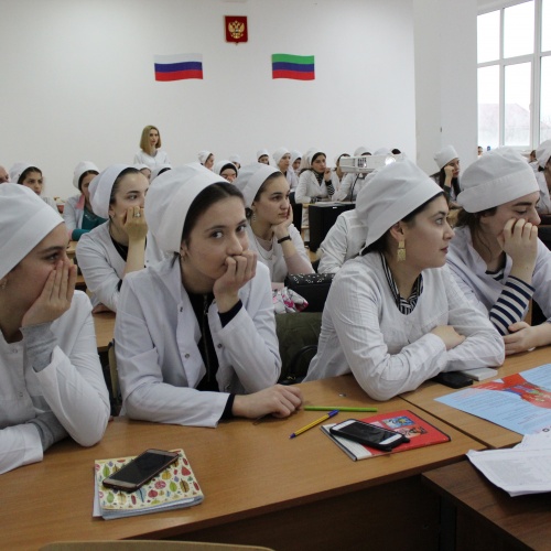 В Медицинском колледже г. Хасавюрт 1 декабря 2018 г., прошла встреча студентов с представителями хасавюртовской центральной городской больницы по профилактике инфекционных заболеваний и СПИДа, приуроч