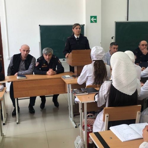 Встреча студентов с сотрудниками ОВД по г. Хасавюрт с целью профилактики правонарушений и воспитания правовой культуры молодежи.