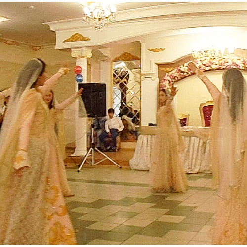 Национальный танец - Лезгинка. Исполняют студенты колледжа