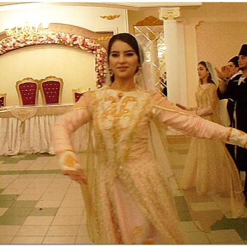 Национальный танец Исполняют студенты колледжа 2